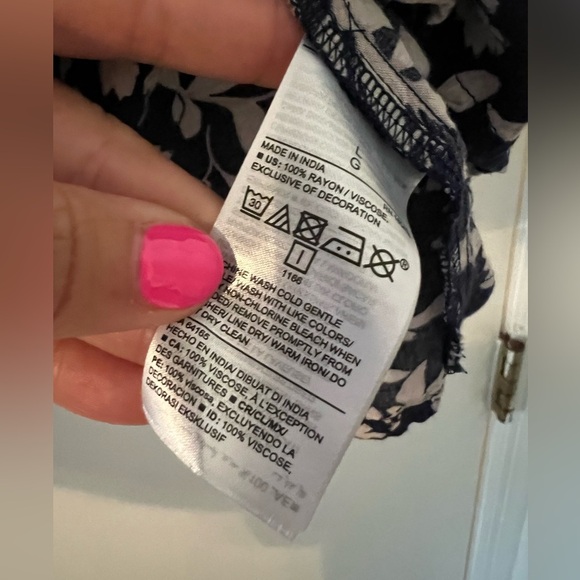 Rayon Flowy Floral Navy and White Women's Top size L (F114) - Picture 7 of 8